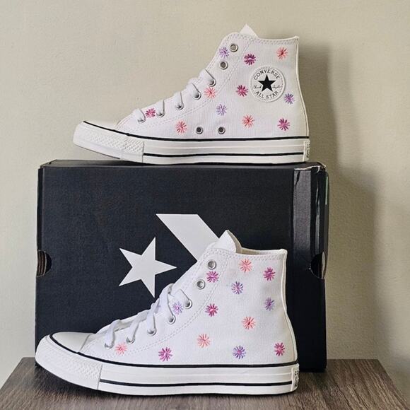 Converse Women's CTAS Hi Tops Embroidered  Size 8  White NWT - Picture 1 of 6